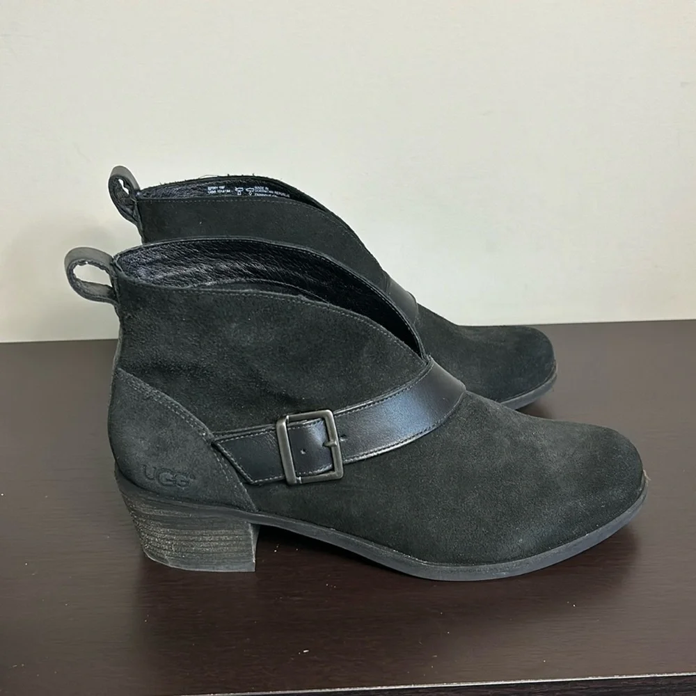 UGG Australia Wright Belted Black Leather Womens Ankle Boots Sz 8.5 Suede Shoes
